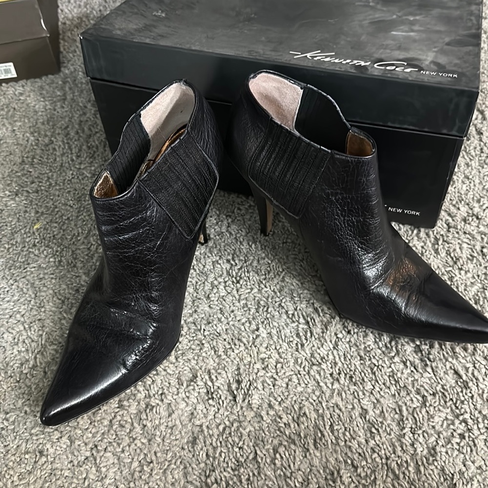 Kenneth Cole black heeled booties